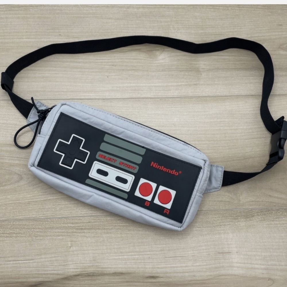 ZARA Nintendo Belt Pouch Bag W/ Zipper & Strap Game Controller